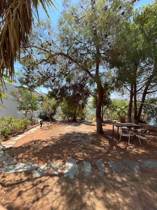 Attica Vacation Home Dhaskalion Bagian luar foto