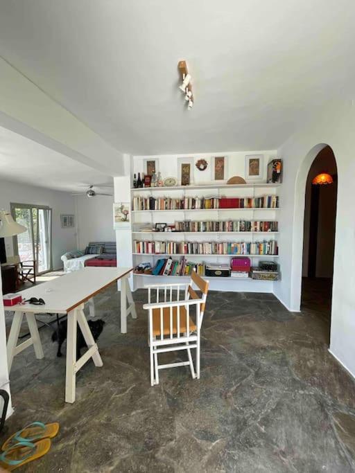 Attica Vacation Home Dhaskalion Bagian luar foto