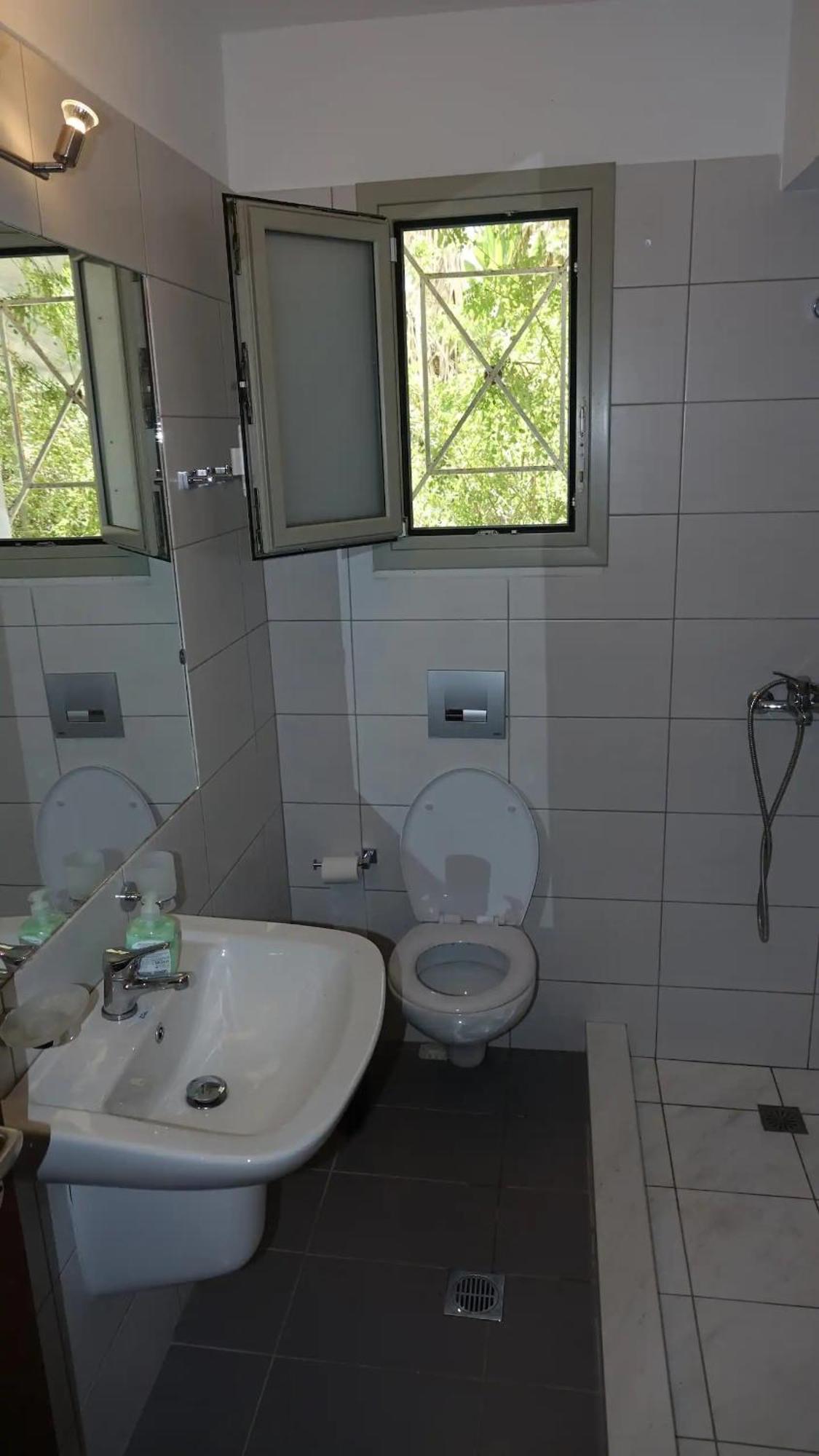 Attica Vacation Home Dhaskalion Bagian luar foto
